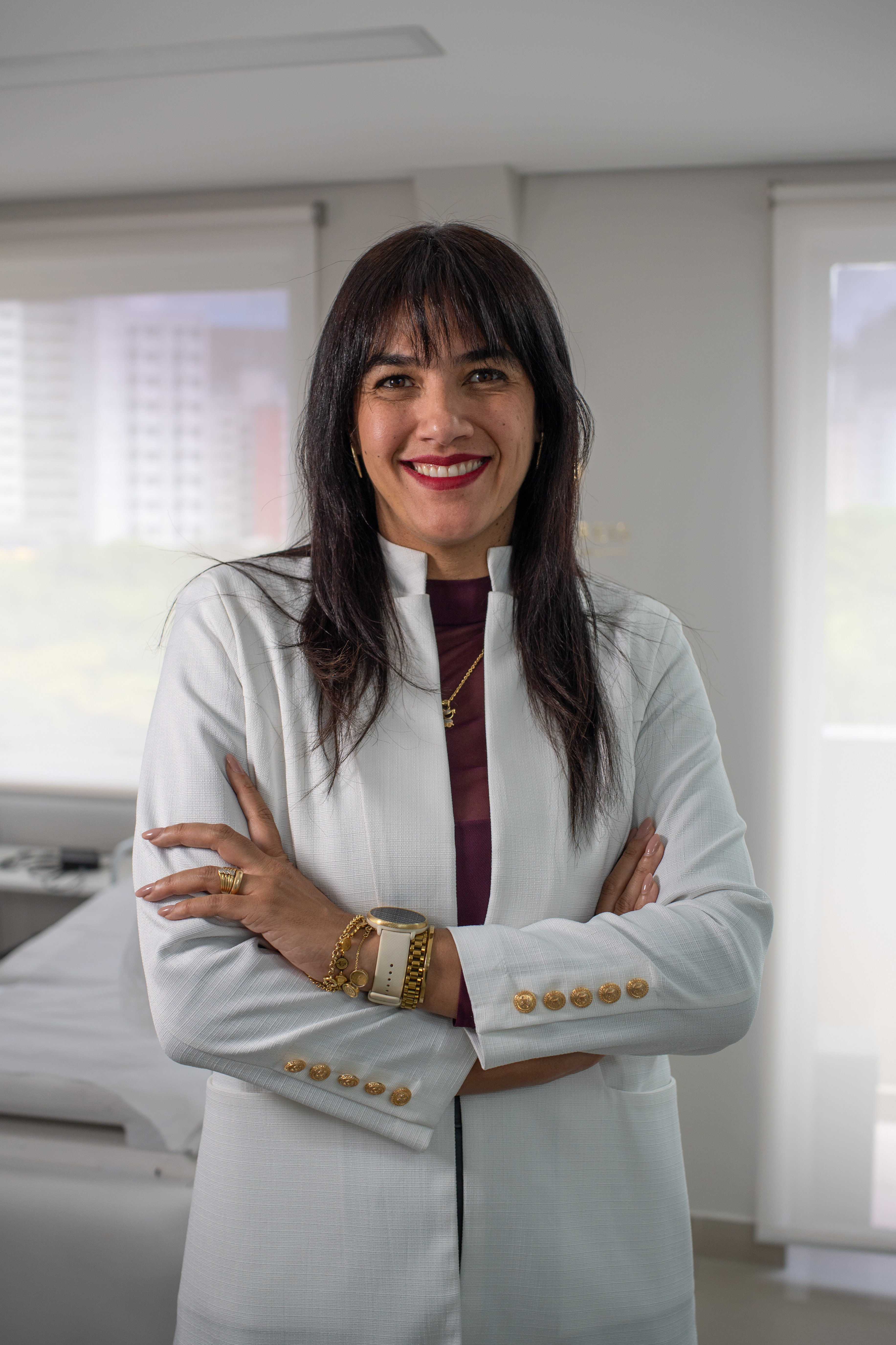 Dra. Fernanda Reis atendendo uma paciente
